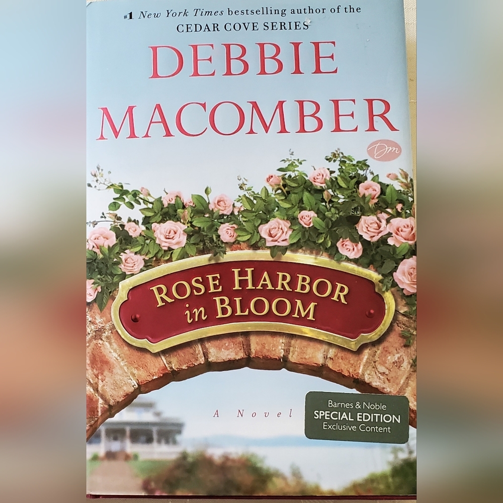 Debbie Macomber "Rose Harbor in Bloom" & The Inn at Rose Harbor.  Set of 2 Books